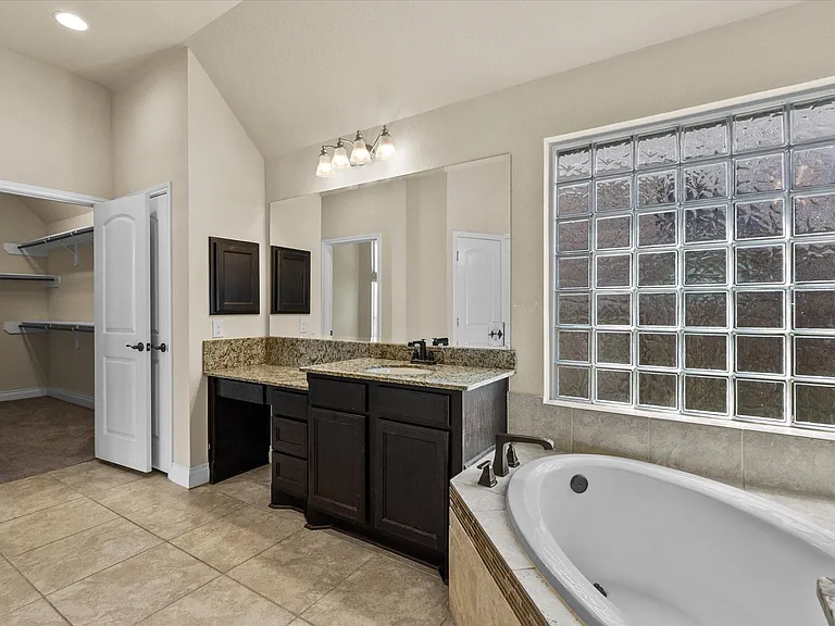 2524 Davis Prairie Ln — Photo 27