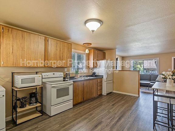 5th image of 727 E 9th Ave Lowr A