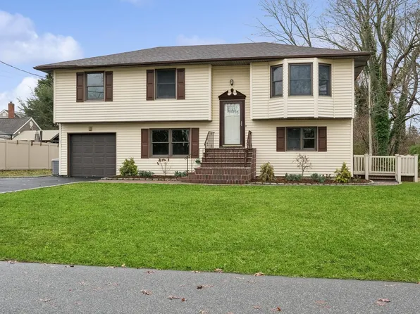 154 Mcneil Street, Sayville, NY 11782