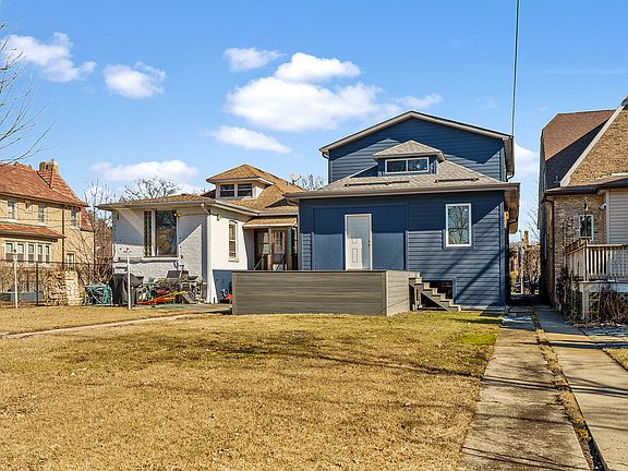 3rd image of 5724 N Sacramento Ave