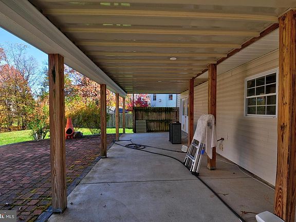 5th image of 121 Deer Hill Ct
