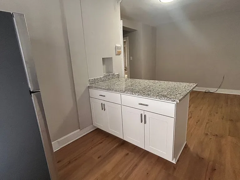 1521 N Franklin Pl — Photo 2
