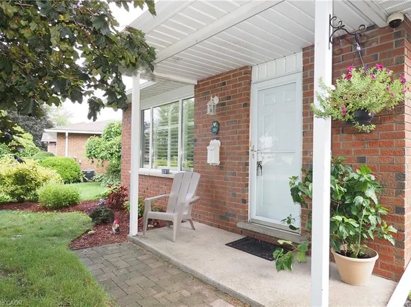 219 Foxhunt Rd, Waterloo, ON N2K 2R8