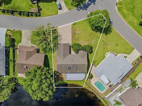 3rd image of 13065 TALL TREE Drive S