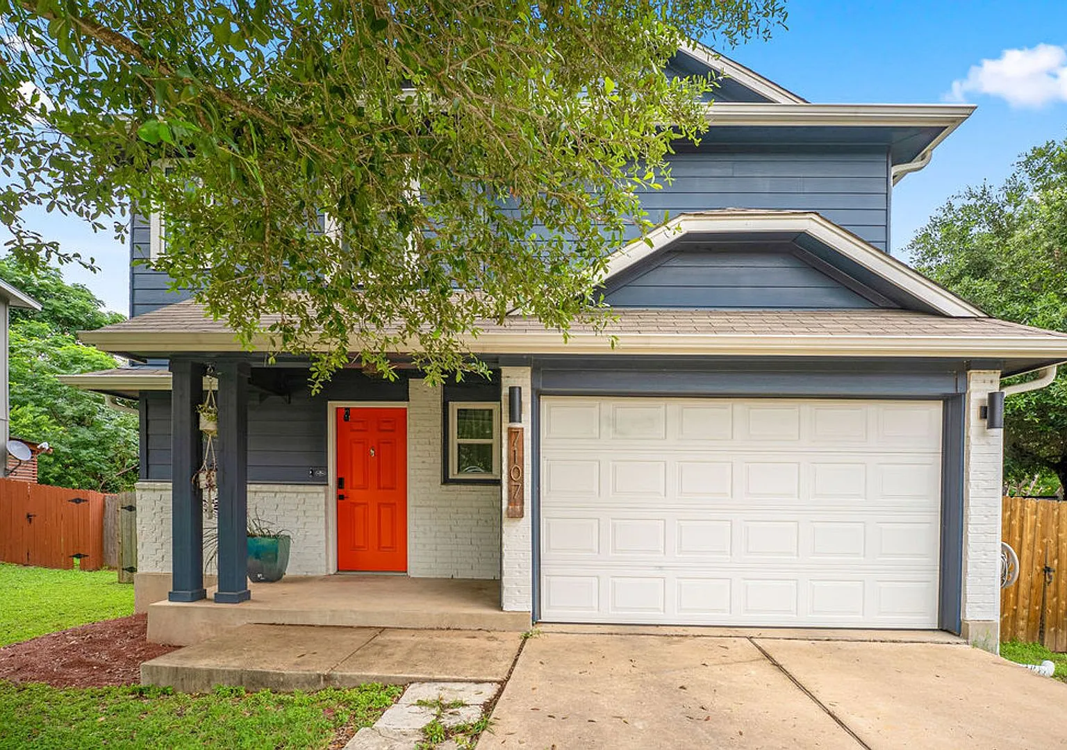 Beautiful 3 bedroom, 2.5 bathroom home in Southeast Austin with ADU Office Space — Photo 2