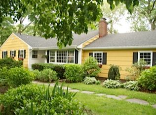 4 Old Wood Rd, Stony Brook, NY 11790