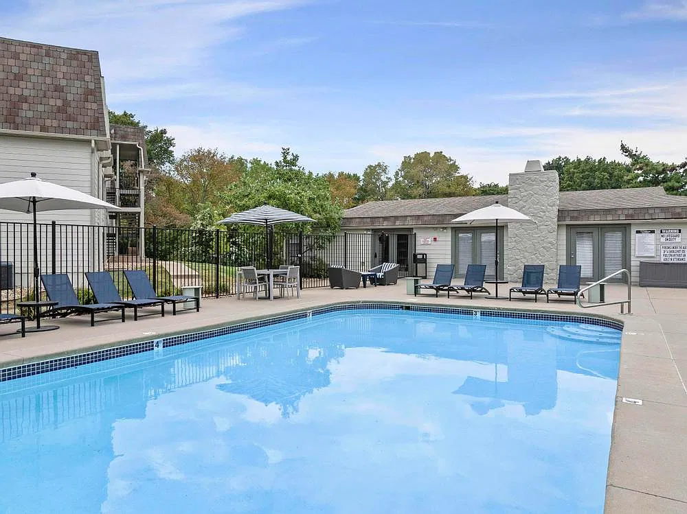 Bristol Pointe Apartments — Photo 4