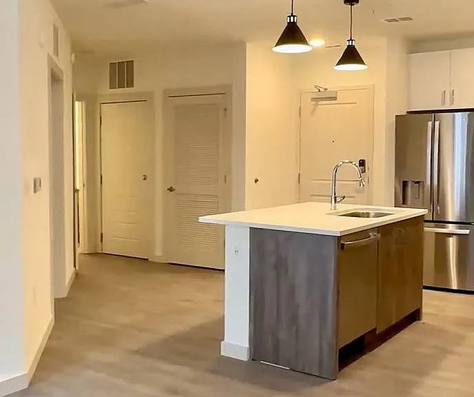 1298 E Madison St — Photo 3
