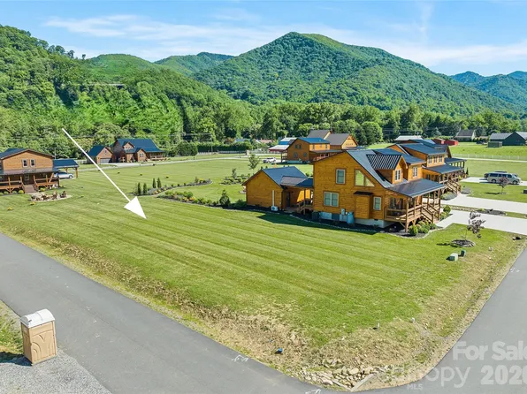 12 Mari Pl, Maggie Valley, NC 28751
