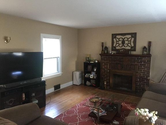 5th image of 7451 Hank Ave