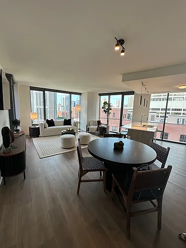 344 N Canal St #1911 Photo 1