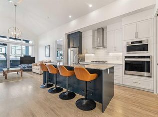 12572 S Crestmont Blvd SW, Calgary, AB T3B 6J5