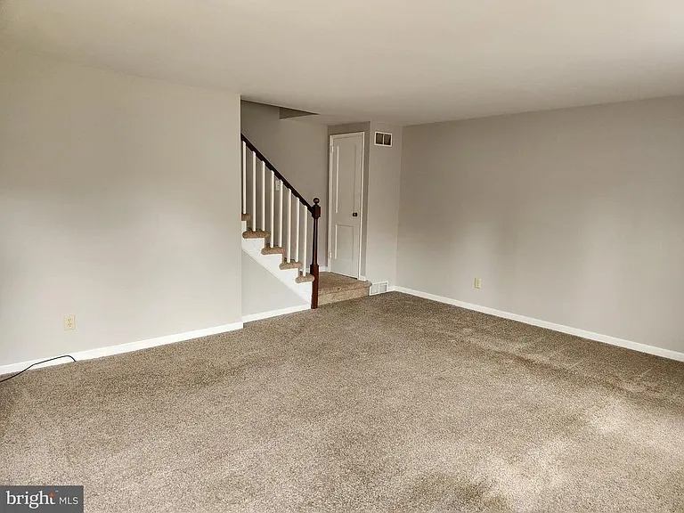 113 Fairfax Blvd — Photo 2