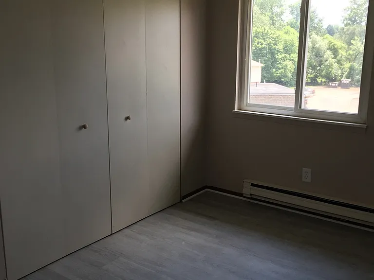 Stoney Creek Apartments — Photo 53