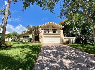 5 Middle Rd, Sewalls Pt, FL 34996