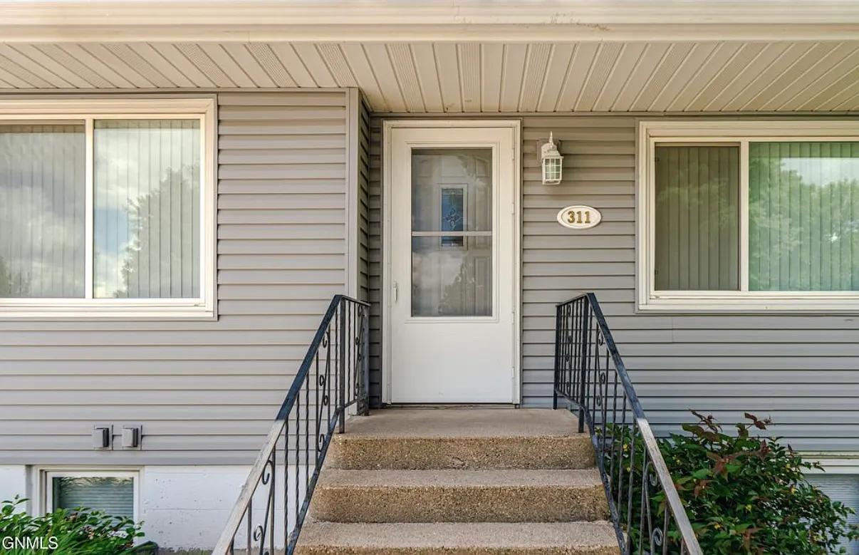 W Bowen Ave, Bismarck — Photo 2