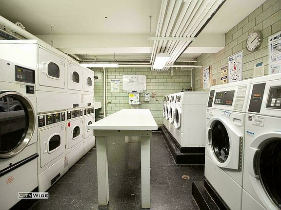 5th image of 165 E 35th St #4X