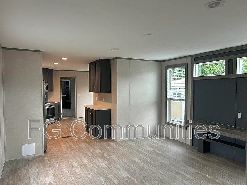 3 bed, 2.0 bath, 1140 sqft, $1,545 — Photo 4