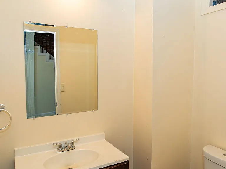 505 Denison St — Photo 2