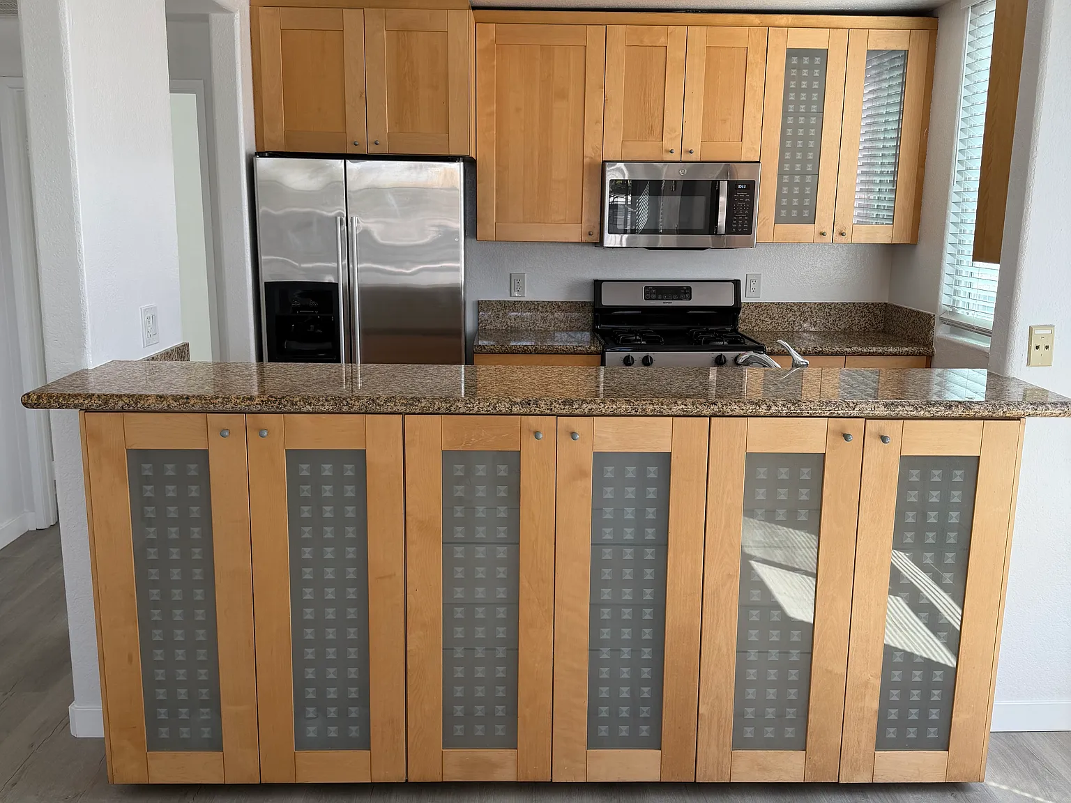 2 bed, 1000 sqft, $3,200 — Photo 2