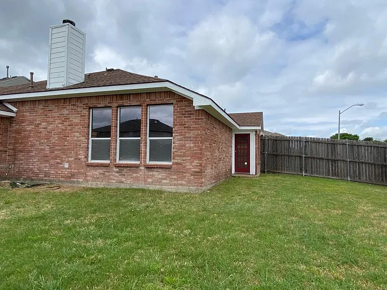 1328 Falcon Holw — Photo 25