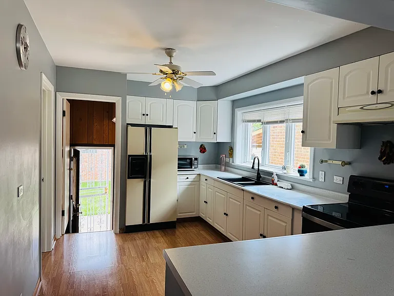 4925 S Leamington Ave — Photo 4