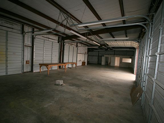 3rd image of 2608 E Veterans Memorial Blvd