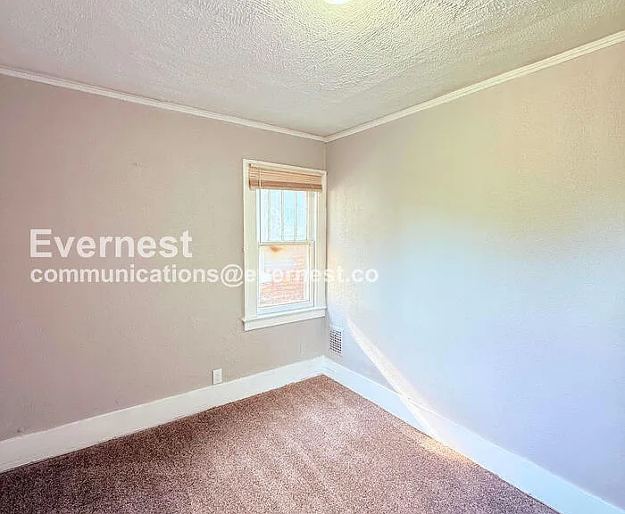 2047 Seward Ave — Photo 16