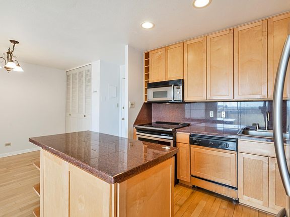 3rd image of 700 N Washington St APT 1008