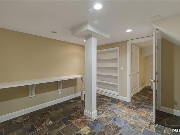3rd image of 157 Melrose Pl