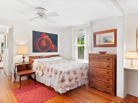 4th image of 15 Fanning Ave