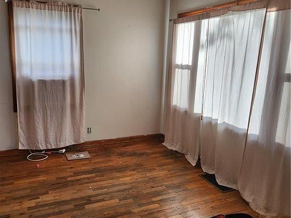 4th image of 3947 Bales Ave