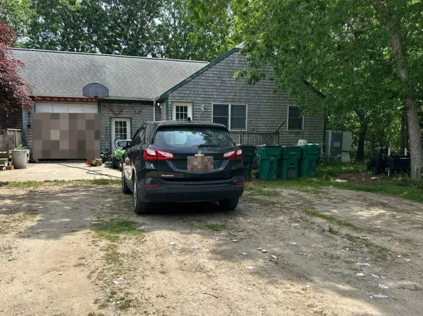 42 Kaeka Ln, West Tisbury, MA 02575
