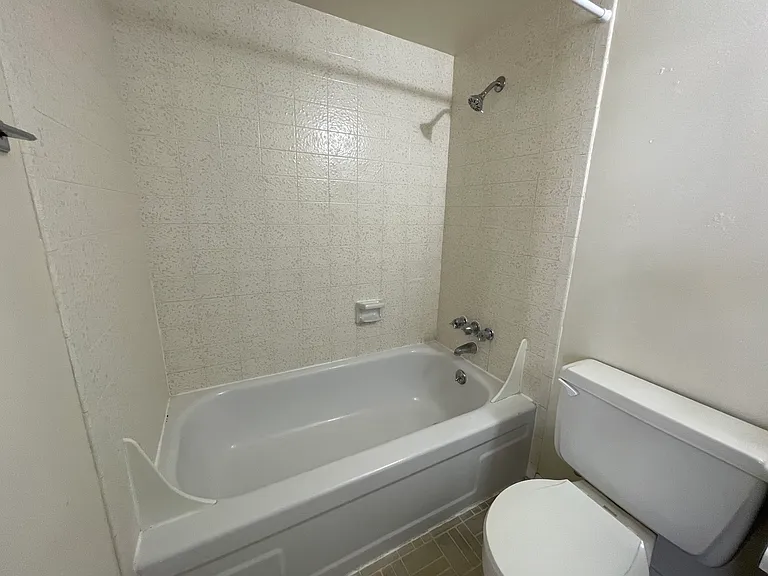 624 N Main St — Photo 12