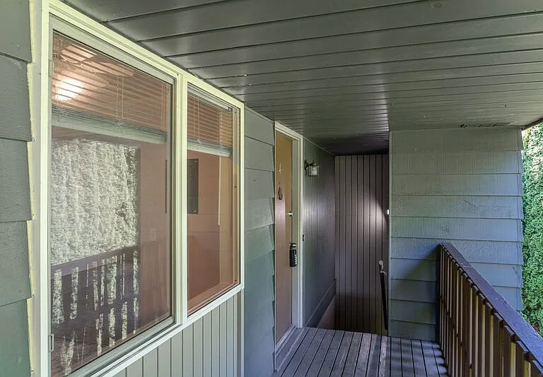 703 Broadway St #4 — Photo 1
