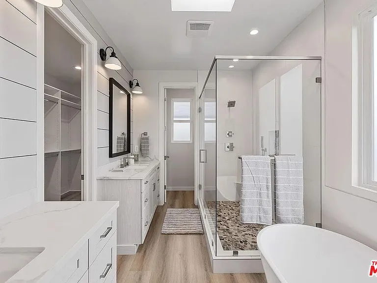 2423 Curtis Ave — Photo 11