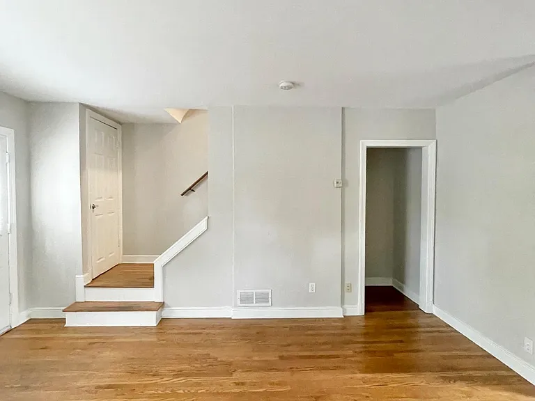 2528 N Winchester St — Photo 9