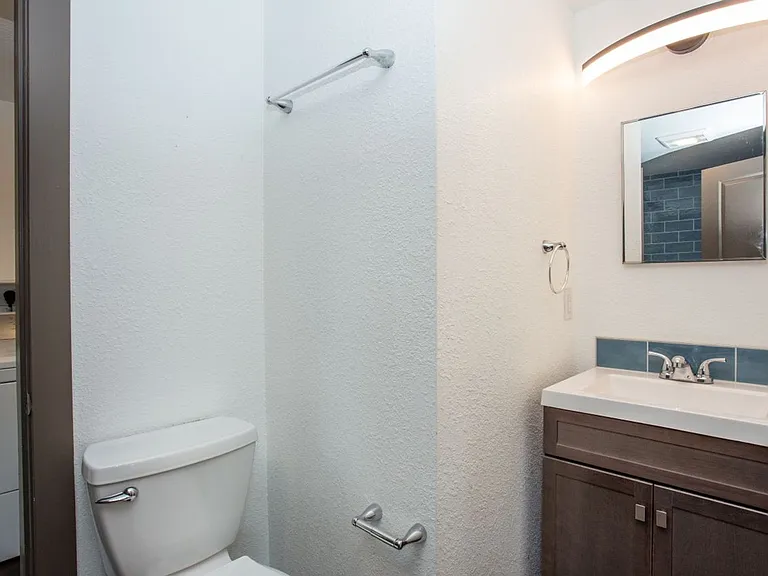106 Reliance Dr — Photo 16