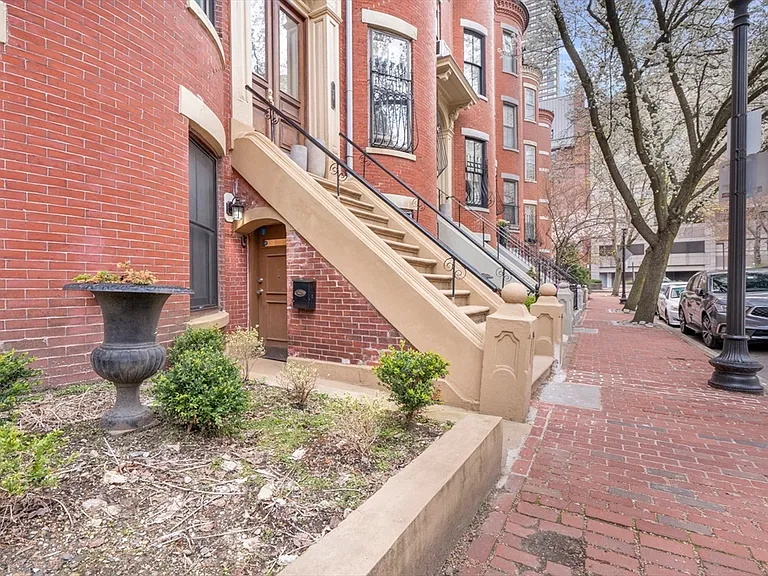 26 Yarmouth St #1 — Photo 22
