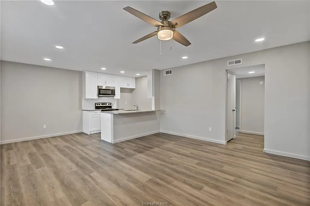 2 bed, 798 sqft, $1,200 — Photo 3
