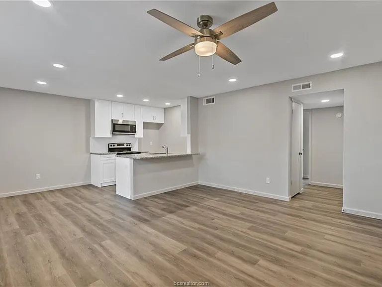 1504 Alpine Cir #C — Photo 3