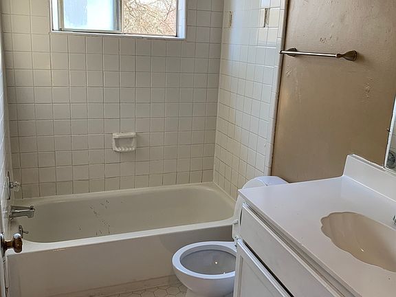 5th image of 6233 Holly Park Dr
