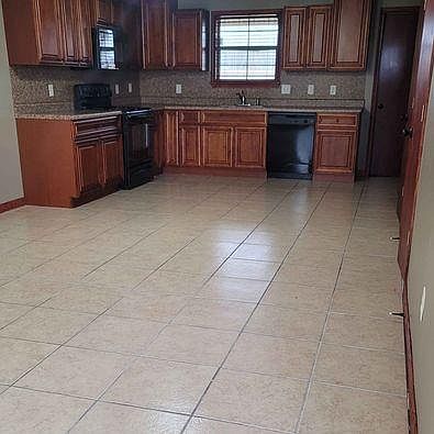 2nd image of 1818 Garland Dr #A