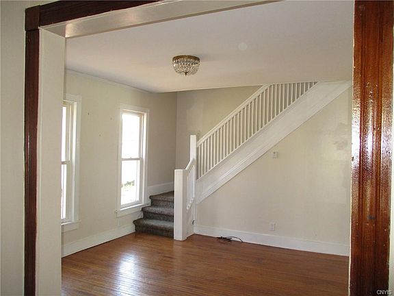 4th image of 31 Taylor St