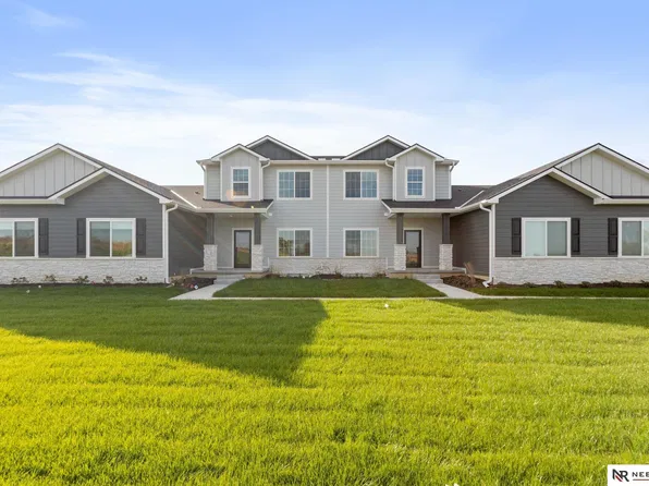 4580 Schilling Ct, Bellevue, NE 68133