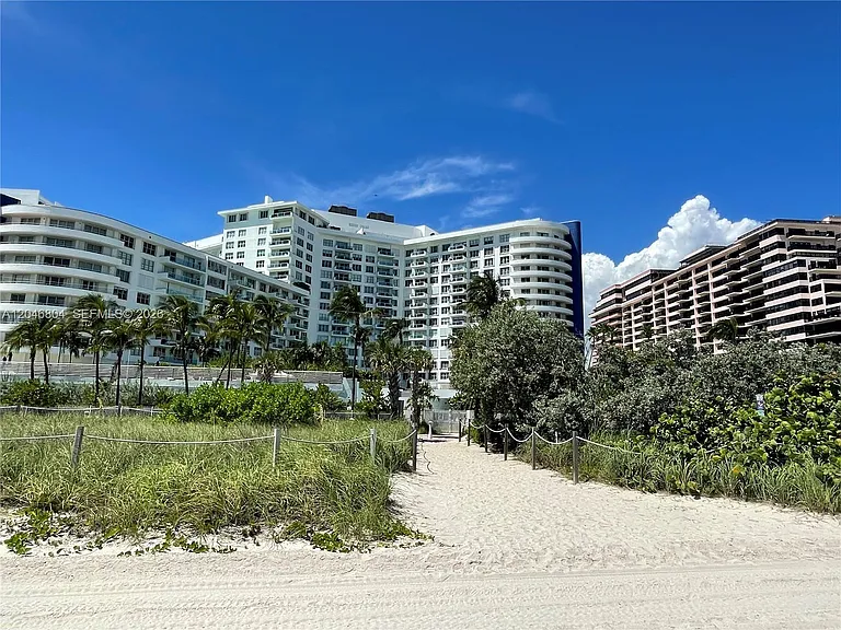 5151 Collins Ave #1722 — Photo 5