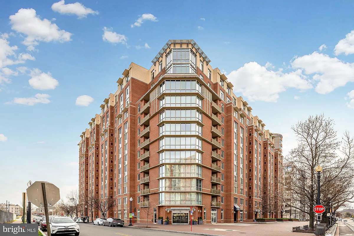 Photo 2 of 40 - 1000 New Jersey Ave SE #317 - Washington, DC Building Photo - 1000 New Jersey Ave SE #317