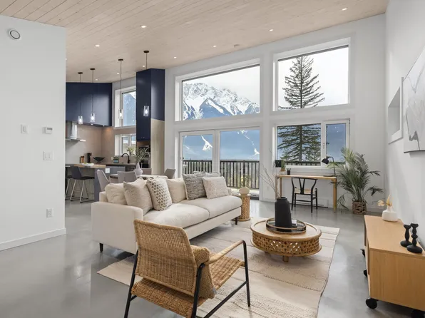 7666 Cerulean Dr, Pemberton, BC V0N 2L3