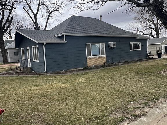 3rd image of 572 1st St S