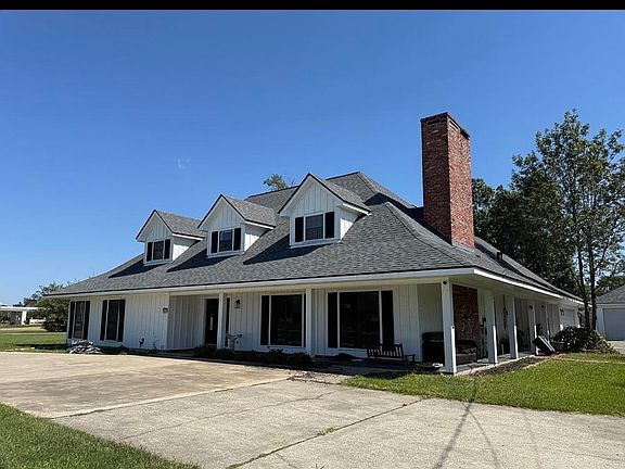 3rd image of 4001 Lake St